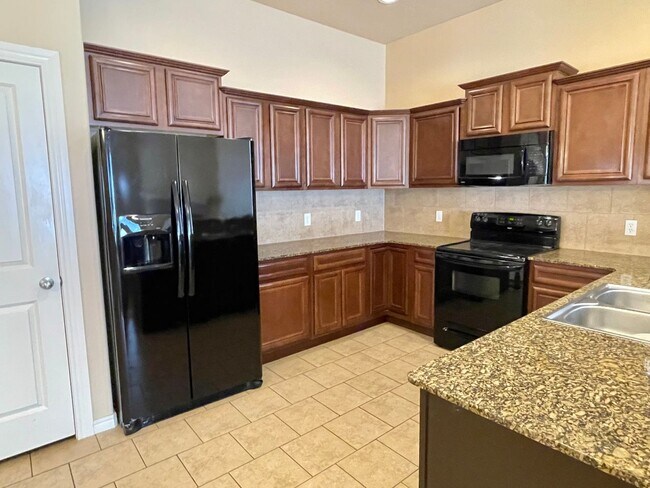 Building Photo - Edmond Home in Gated Community & Deer Creek Schools!