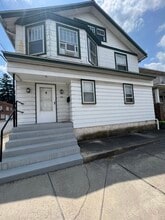 Building Photo - 733 York St