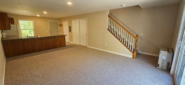 Foto del edificio - 225 Upper Pleasant Valley Rd