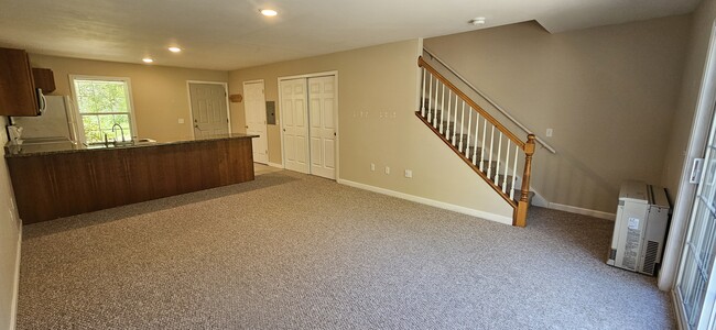 Building Photo - 225 Upper Pleasant Valley Rd
