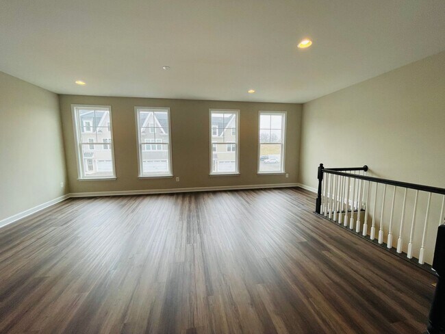Building Photo - Townhouse for Rent in Preston Lake