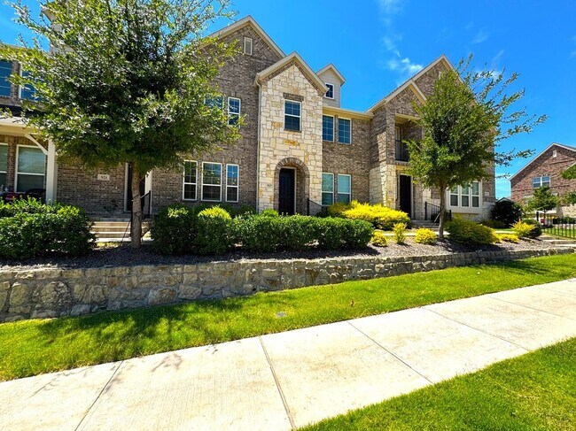 Building Photo - 925 Utica Dr