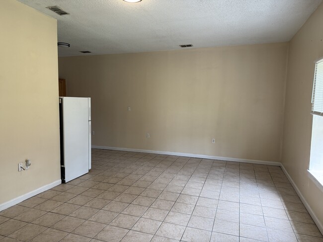 Building Photo - 604 US-221