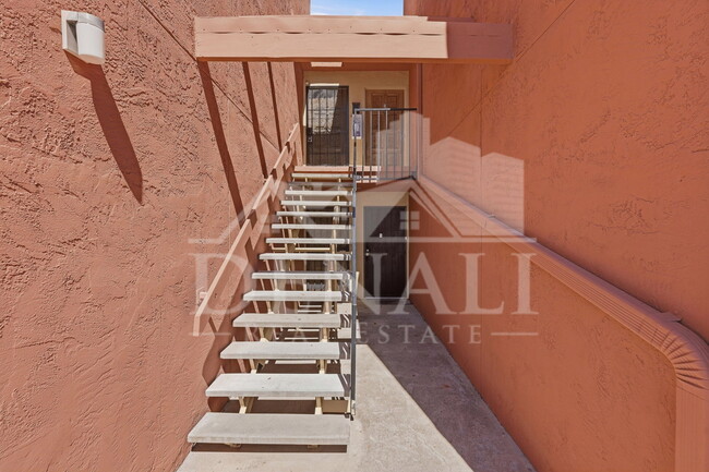 Building Photo - 808 S Langley Ave