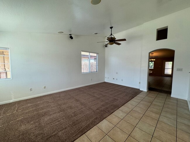 Building Photo - Beautiful and spacious 3 bedroom!