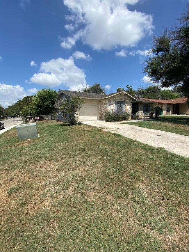 Building Photo - 439 Bridgit Dr