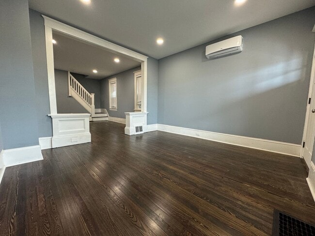 Building Photo - Completely Updated THREE BEDROOM TWIN!