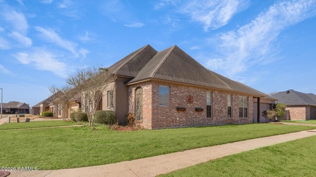 Building Photo - 814 Flambant Dr