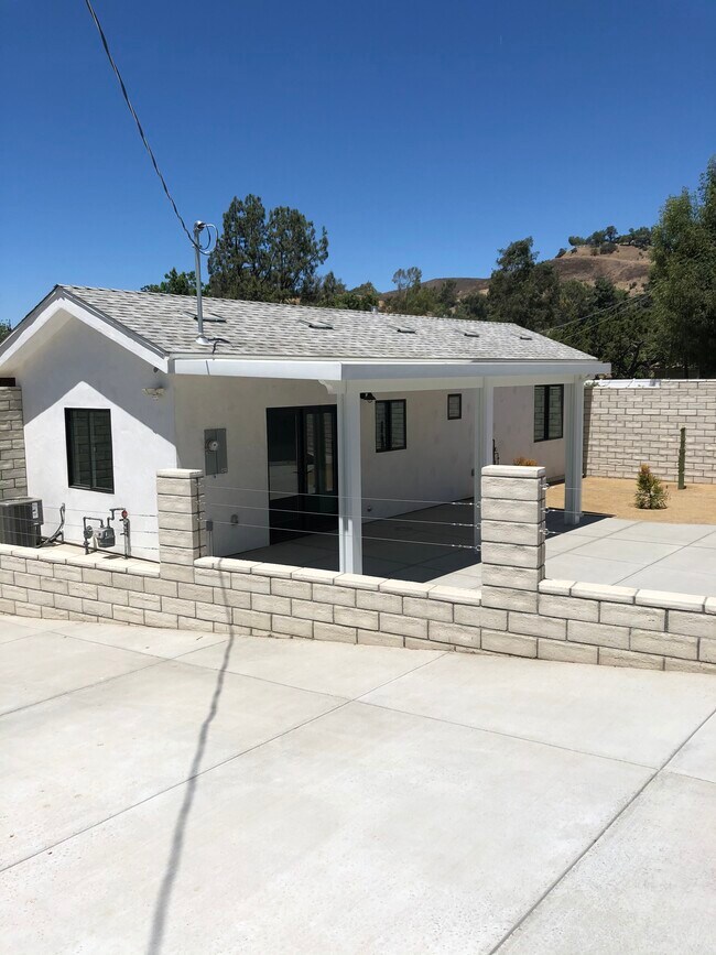 Building Photo - 9857 Wheatland Ave