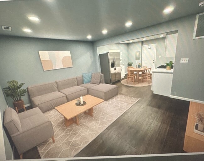 Building Photo - 1824 Central Dr