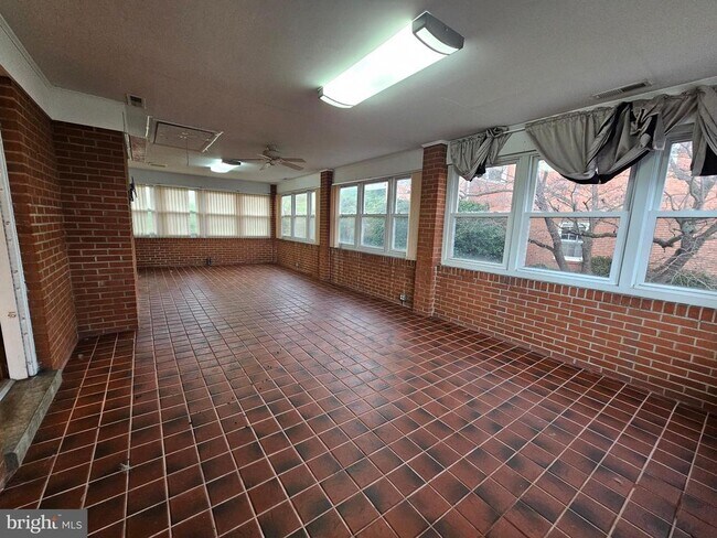 Foto del edificio - 615 Villa Ave