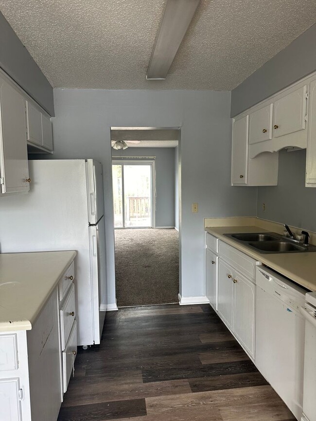 Foto del edificio - Coming soon 3 Bedroom 2 1/2 bath Townhome