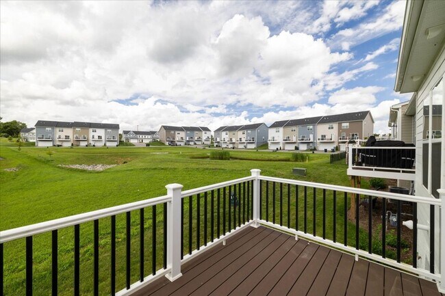 Foto del edificio - Spacious Home in Westhill Community - Rent...