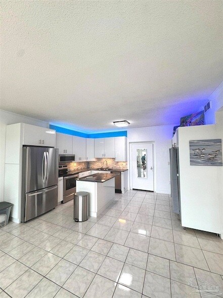 Foto del edificio - 825 Bayshore Dr