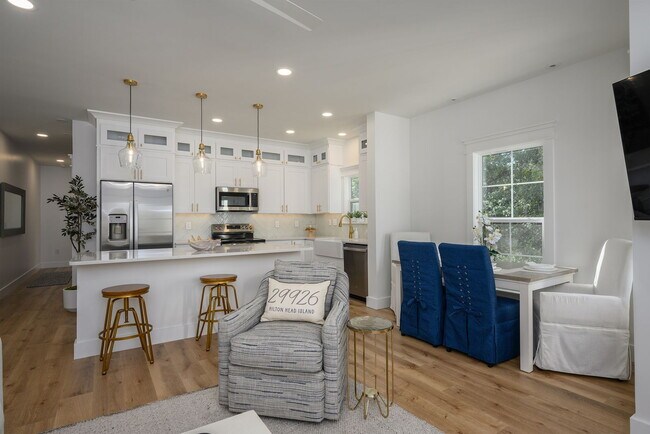 Building Photo - Luxury Four Bedroom Townhome on Hilton Head Island!