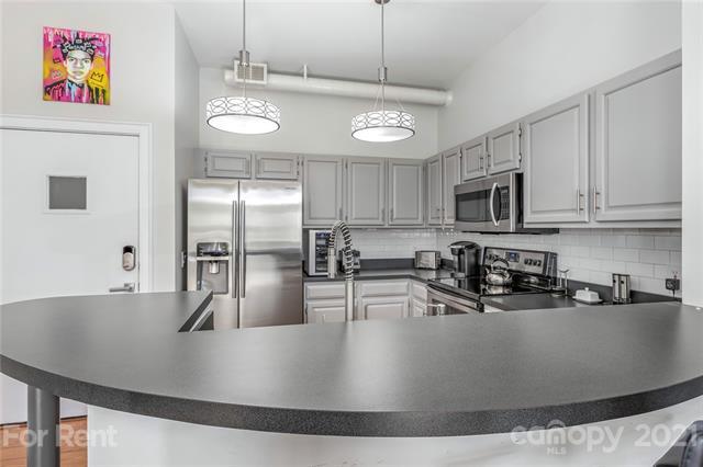 Primary Photo - 404 N Laurel Ave