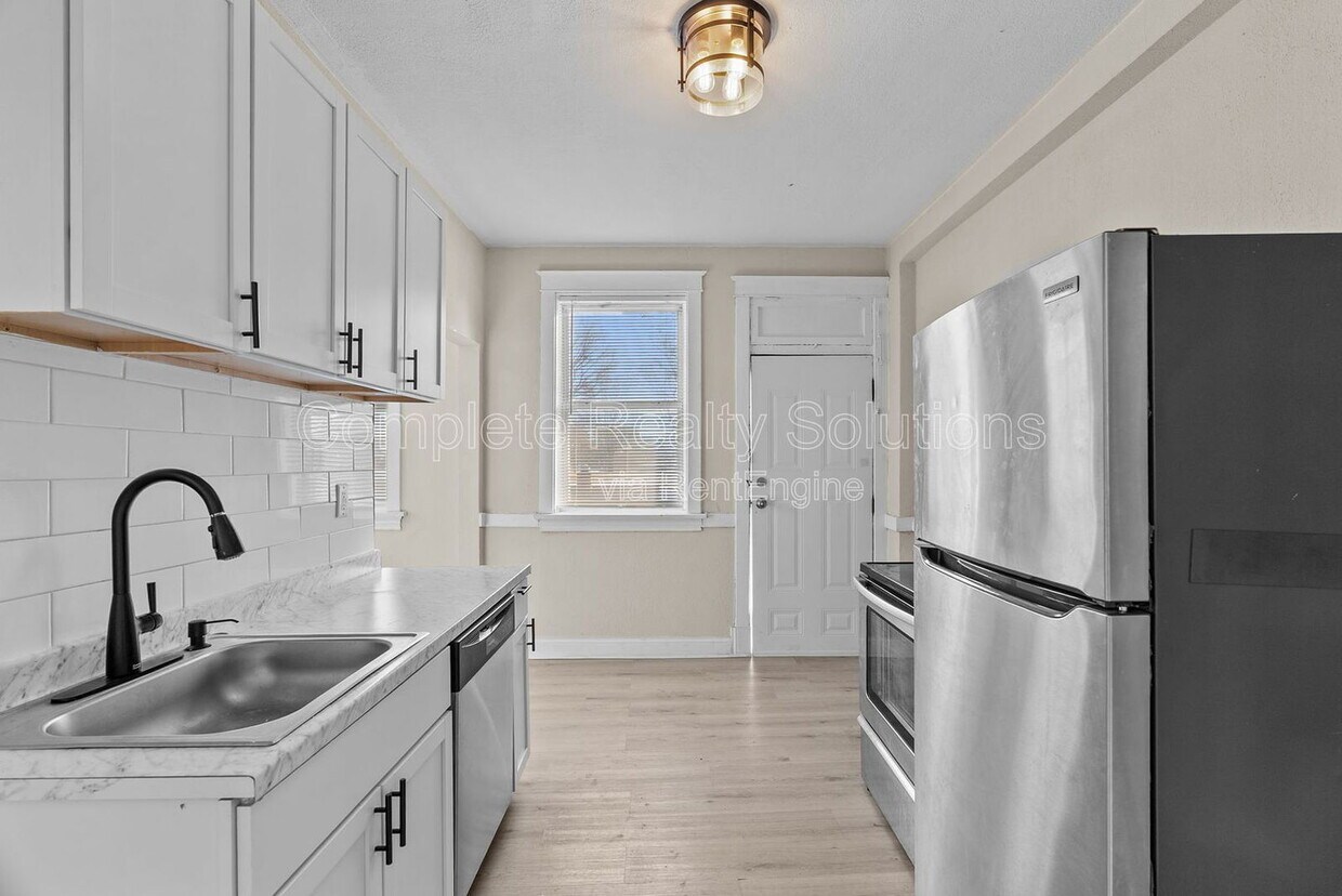 Primary Photo - 4102 California Ave