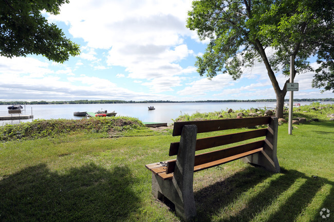 Con vista al lago - North Shore Apartments