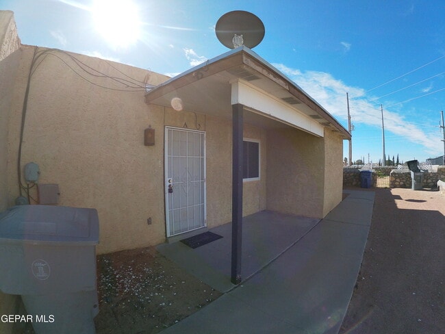 Building Photo - 2403 Red Sails Dr