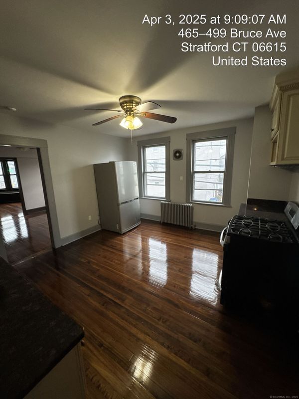 Foto del edificio - 2341 Barnum Ave
