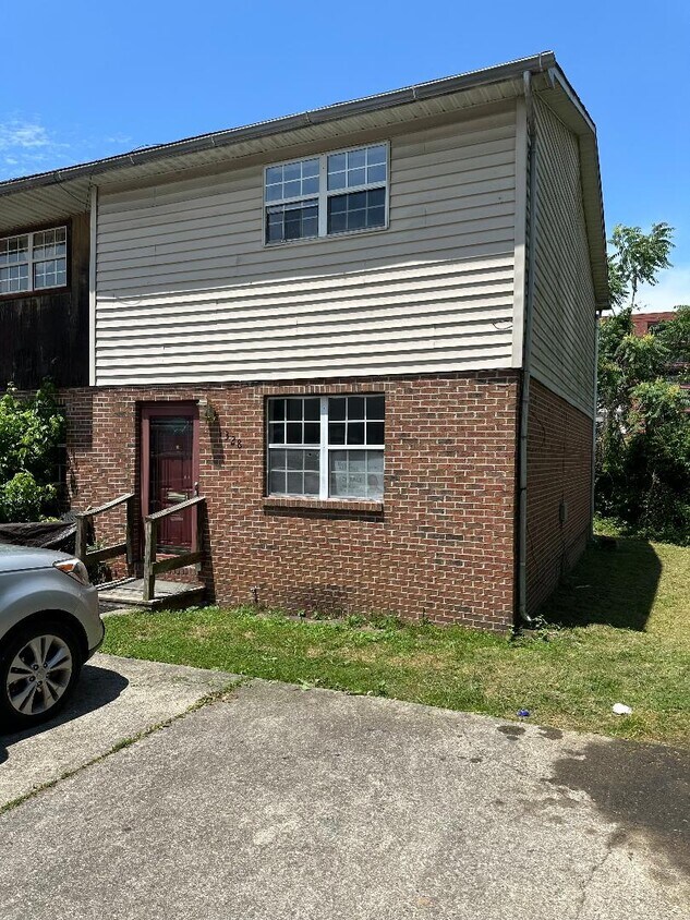 Primary Photo - 1328 Elmwood Ave