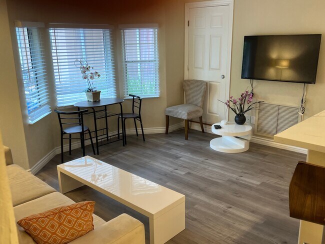Foto del edificio - 6960 Forbes Ave