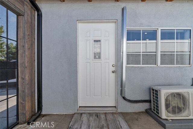 Foto principal - 8447 Colbath Ave