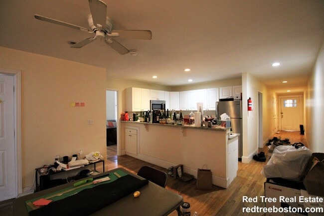 Building Photo - 324 St Paul St