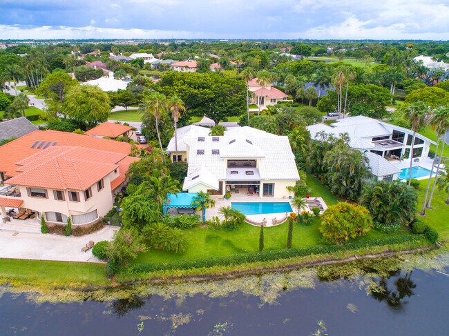 Foto del edificio - 2425 Golf Brook Dr