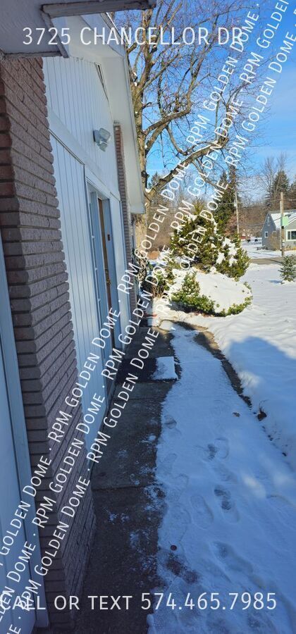 Foto del edificio - 3725 Chancellor Dr