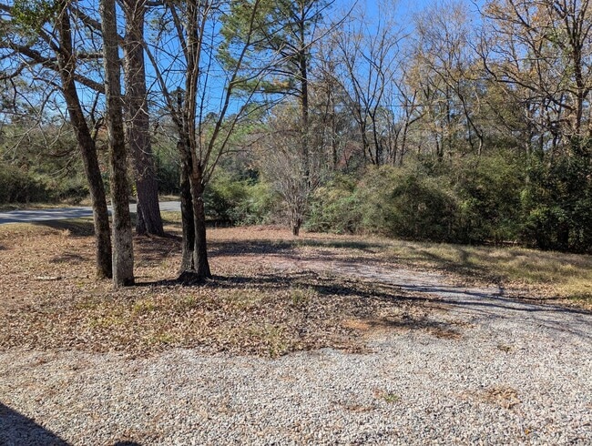 Building Photo - Three Bedroom 1 Bath Brick Home.  Easy Access