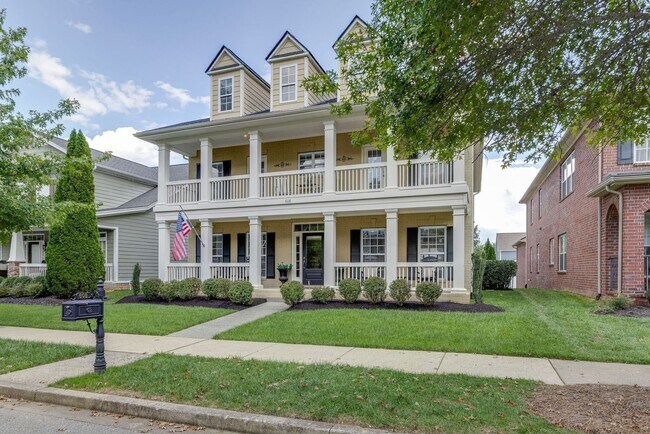 Foto del edificio - Located in the highly sought-after Avalon community in Franklin, this stunning 5-bedroom, 3.5-bat...