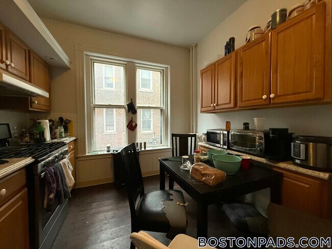 Foto del edificio - 73 Westland Ave