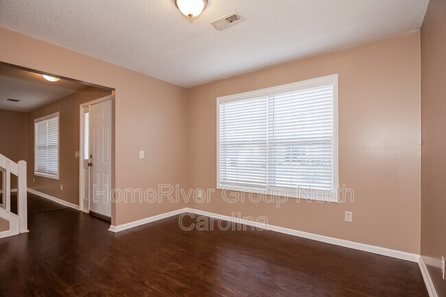 Building Photo - 5505 Pearview Dr