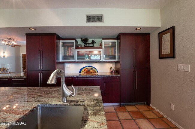 Foto del edificio - 7911 E Birwood Rd