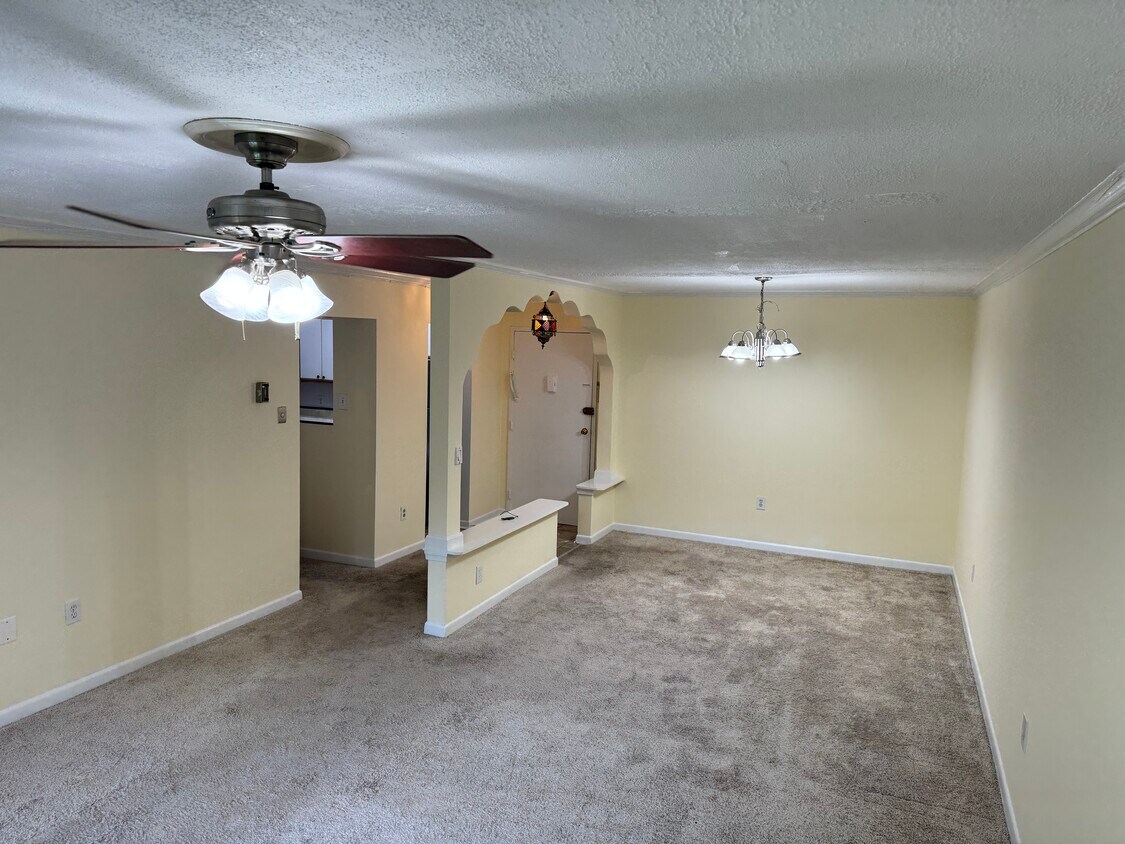 Foto principal - 7420 Lakeview Dr