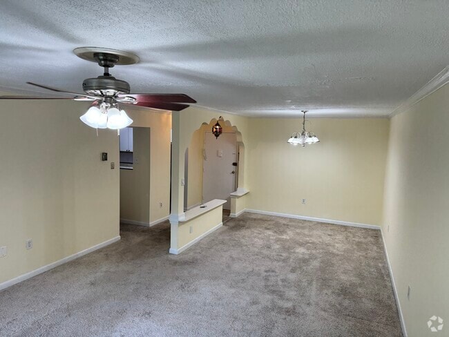 Building Photo - 7420 Lakeview Dr