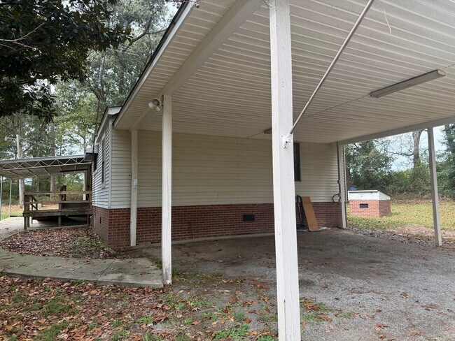 Foto del edificio - 631 Benton Pond Rd