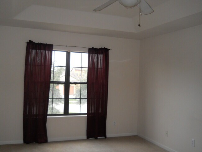 Foto del edificio - 975 Luminary Cir
