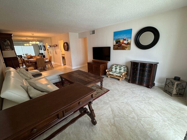 Building Photo - 6219 Bay Club Dr