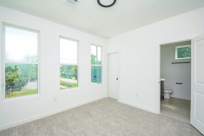 Foto del edificio - 4358 Clover St