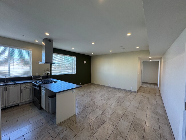 Foto del edificio - 953 Normandie Ave