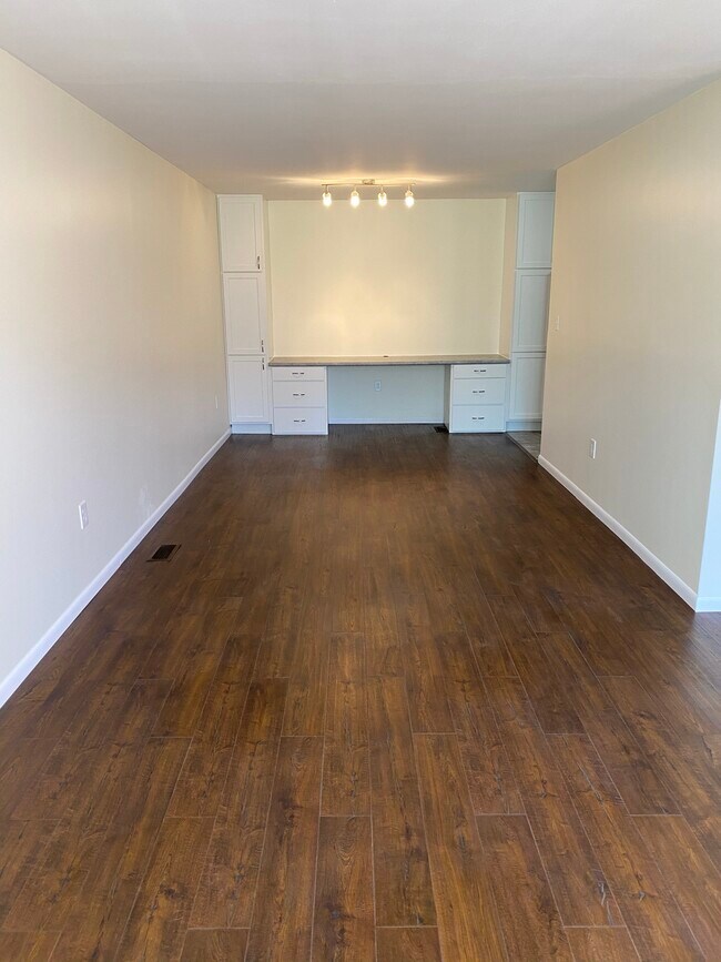 Foto del edificio - 7681 Brams Hill Dr