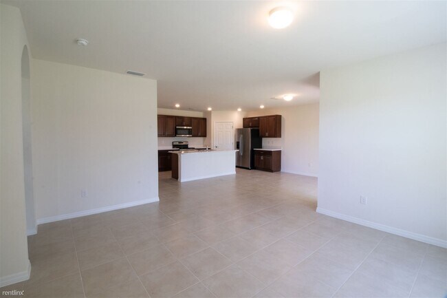 Building Photo - 4 br, 2 bath House - 1428 Southeast 11th T...