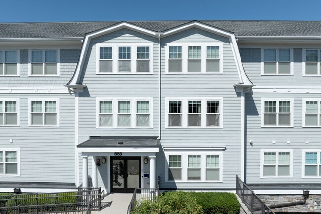 Entrance - Colonial Pointe at Franklin Lakes