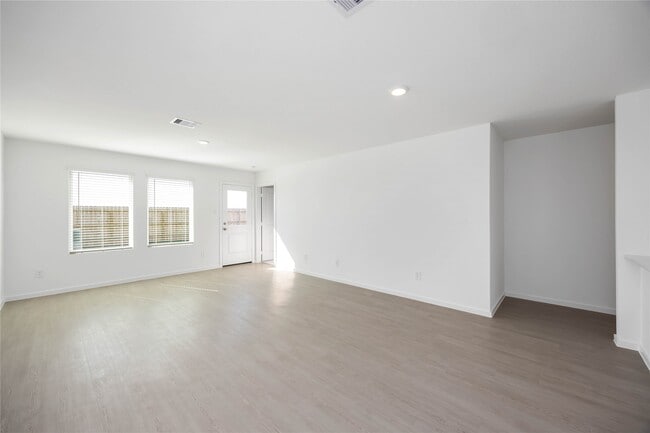 Building Photo - 4915 Esperanza Ter Dr