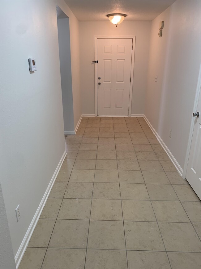 Building Photo - 100 Camden Cay Dr