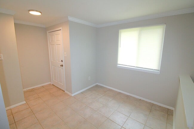 Building Photo - Charming 2 Bedroom, 1 Bath Home on Quiet C...