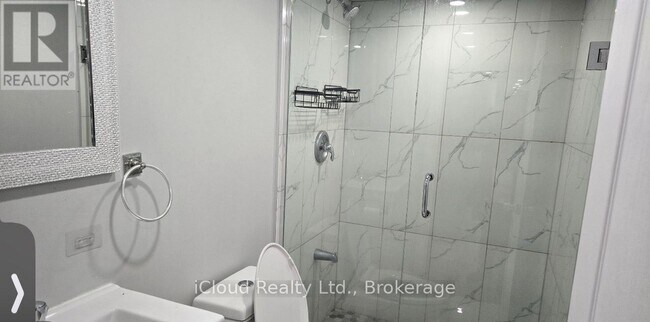 Building Photo - 5 Chesterwood Cres