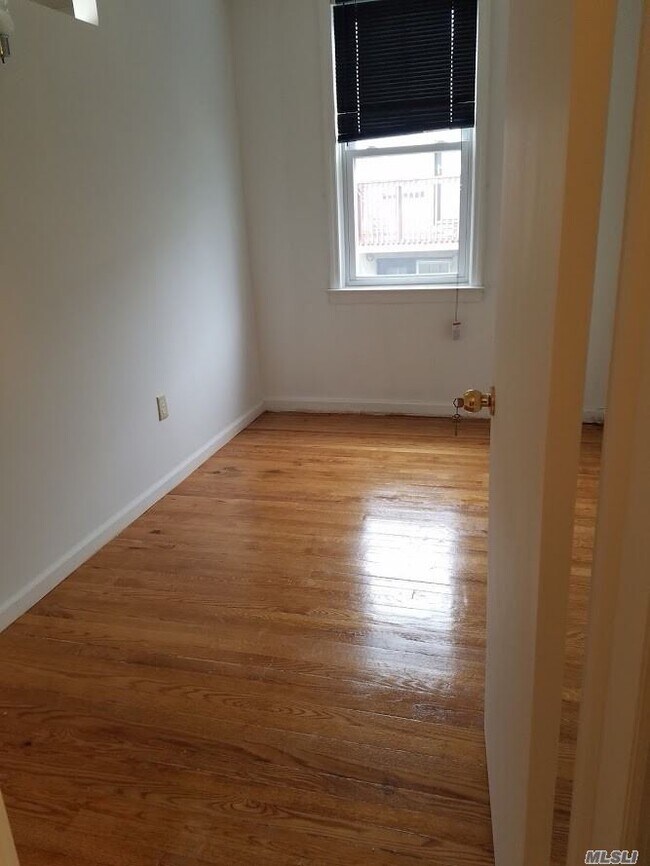 Building Photo - 86-42 Little Neck Pkwy